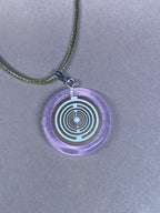 Amulett – Resin mit Glitzer – Lakhovsky MWO – 18 mm / goldlegiert / flieder lila – Produktansicht 1