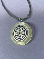 Amulett – Resin mit Glitzer – Lakhovsky MWO – 18 mm / goldlegiert / transparent gelb – Produktansicht 1