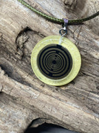 Amulett – Resin mit Glitzer – Lakhovsky MWO – 18 mm / goldlegiert / transparent gelb – Produktansicht 1
