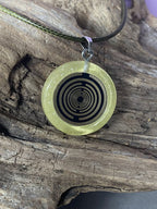 Amulett – Resin mit Glitzer – Lakhovsky MWO – 18 mm / goldlegiert / transparent gelb – Produktansicht 1