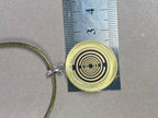 Amulett – Resin mit Glitzer – Lakhovsky MWO – 18 mm / goldlegiert / transparent gelb – Produktansicht 1