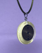 Amulett – Resin mit Glitzer – Lakhovsky MWO – 18 mm / goldlegiert / transparent gelb – Produktansicht 1