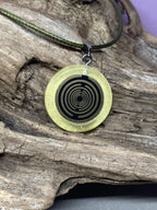 Amulett – Resin mit Glitzer – Lakhovsky MWO – 18 mm / goldlegiert / transparent gelb – Produktansicht 1