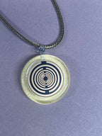 Amulett – Resin mit Glitzer – Lakhovsky MWO – 18 mm / goldlegiert / transparent gelb – Produktansicht 1