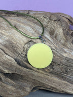 Amulett – Resin mit Glitzer – Lakhovsky MWO – 18 mm / goldlegiert / transparent gelb – Produktansicht 1