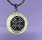 Amulett – Resin mit Glitzer – Lakhovsky MWO – 18 mm / goldlegiert / transparent gelb – Produktansicht 1