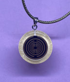 Amulett – Resin mit Glitzer – Lakhovsky MWO – 18 mm / goldlegiert / transparent gelb – Produktansicht 1