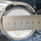 50 mm VibraNex UFO – 2-farbig, Oberflächenplatte zinnlegiert, Füllung Obsidian – Produktansicht 1