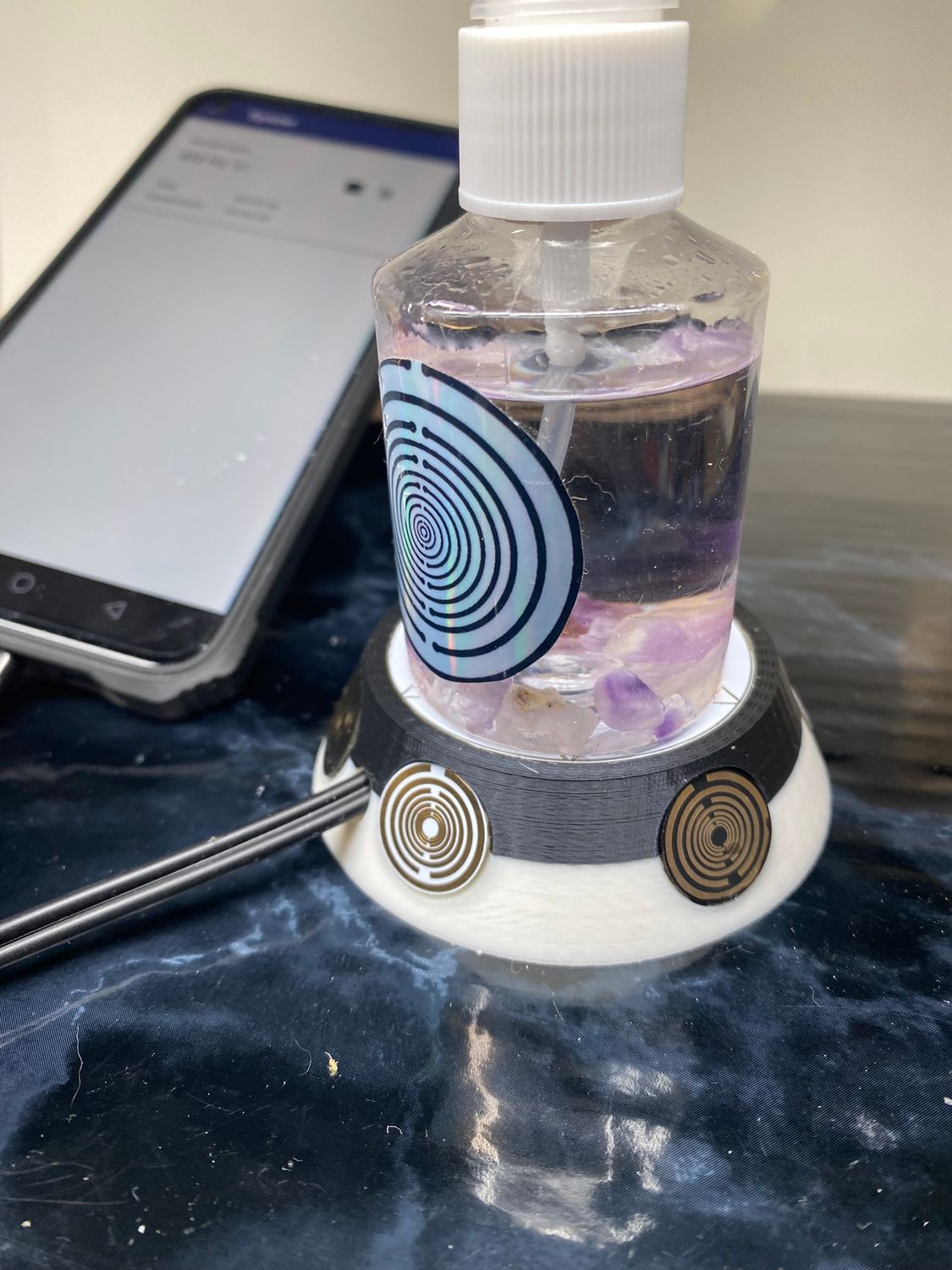 50 mm VibraNex UFO – 2-farbig, Oberflächenplatte zinnlegiert, Füllung Obsidian – Produktansicht 1
