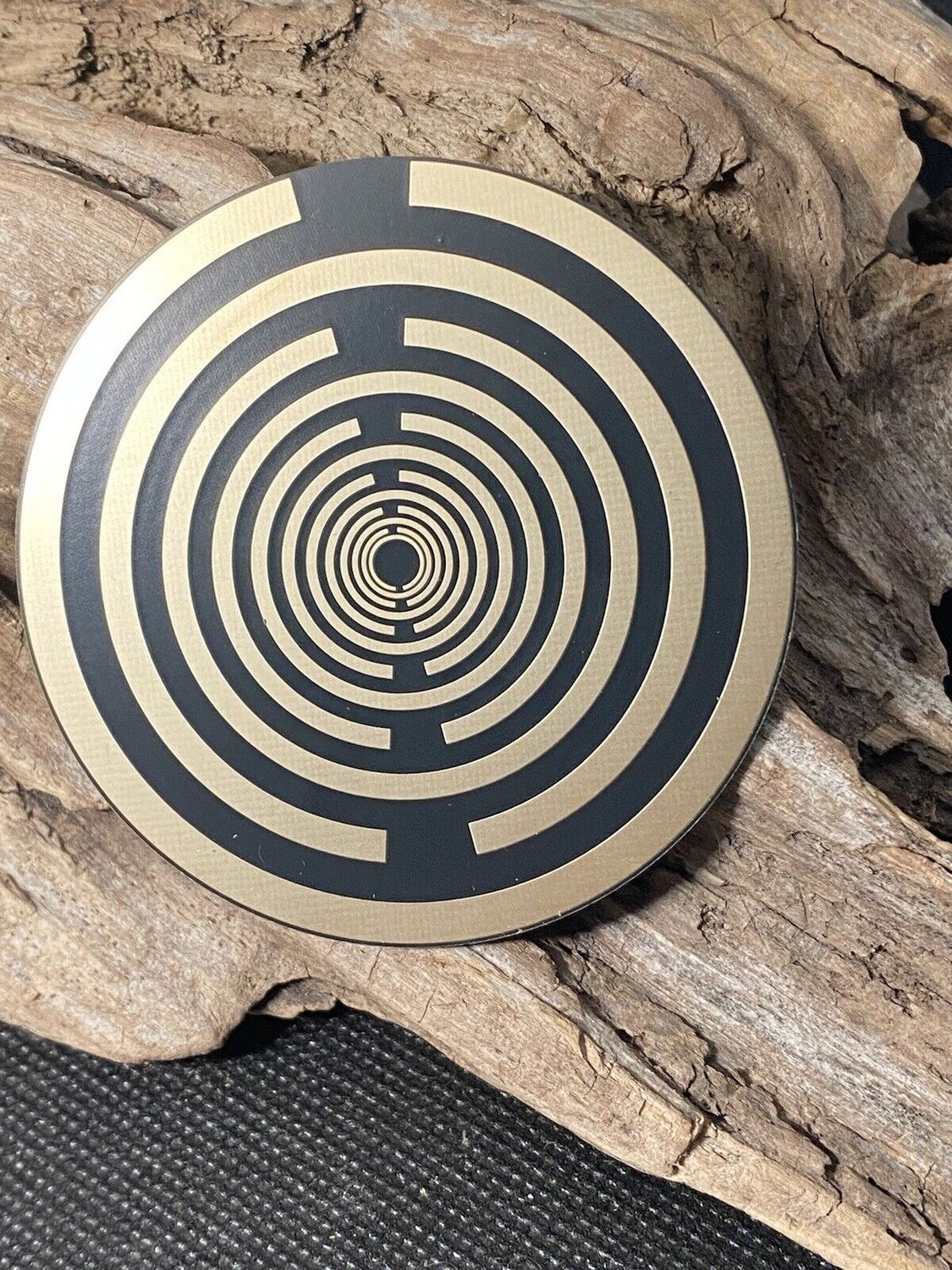 69 mm Disc – 1 Stück – MWO Lakhovsky MWO doppelseitig, schwarz, Symbolik goldlegiert, kupferunterlegt – Produktansicht 1