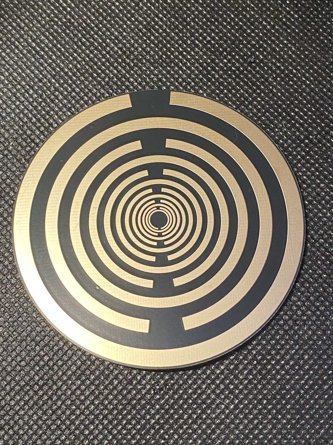 69 mm Disc – 1 Stück – MWO Lakhovsky MWO doppelseitig, schwarz, Symbolik goldlegiert, kupferunterlegt – Produktansicht 1