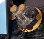 50 mm VibraNex UFO – 2-farbig, Oberflächensymbolik zinnlegiert, Füllung Tigerauge & Lapislazuli – Produktansicht 1
