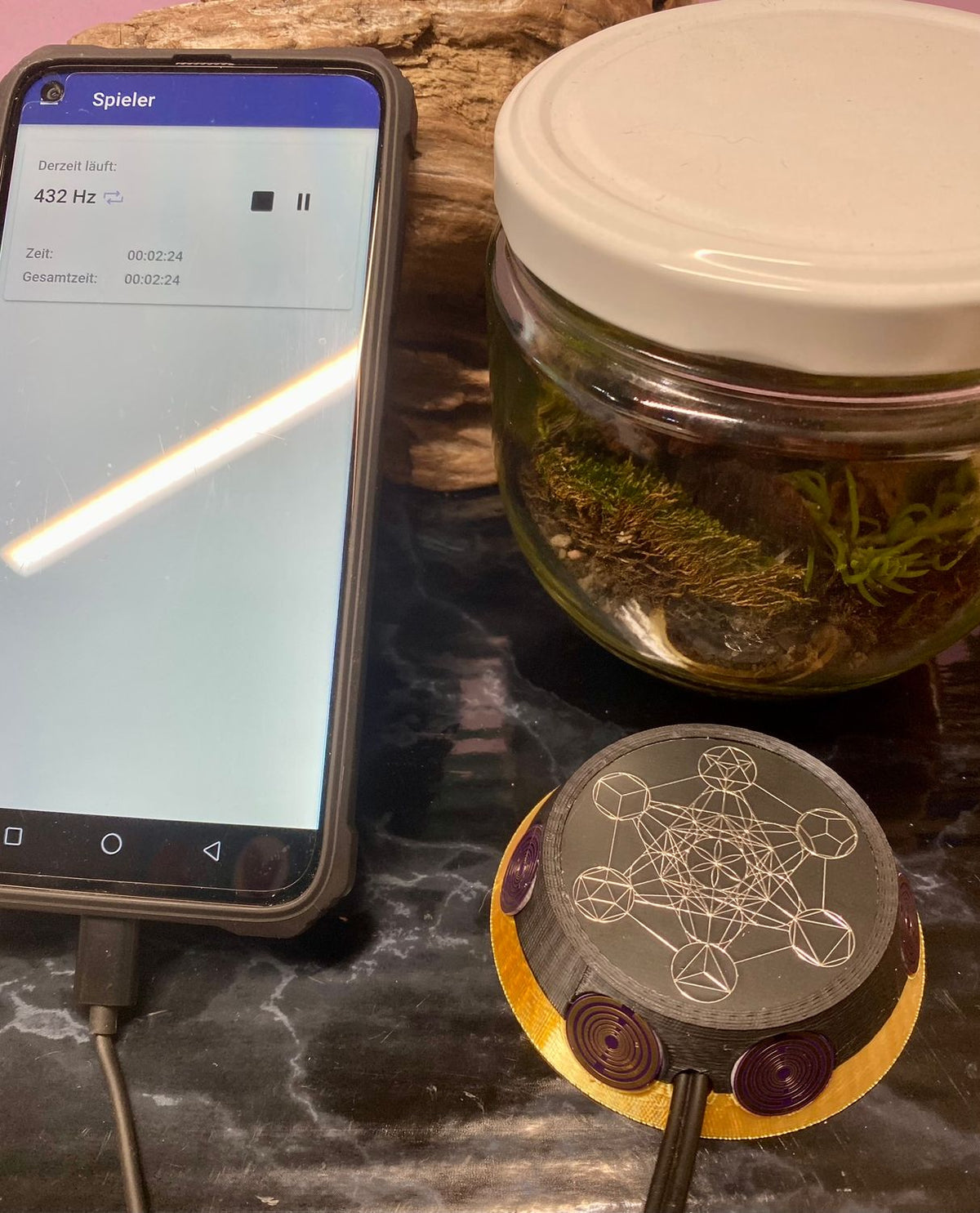 50 mm VibraNex UFO – 2-farbig, Oberflächensymbolik zinnlegiert, Füllung Tigerauge & Lapislazuli – Produktansicht 1