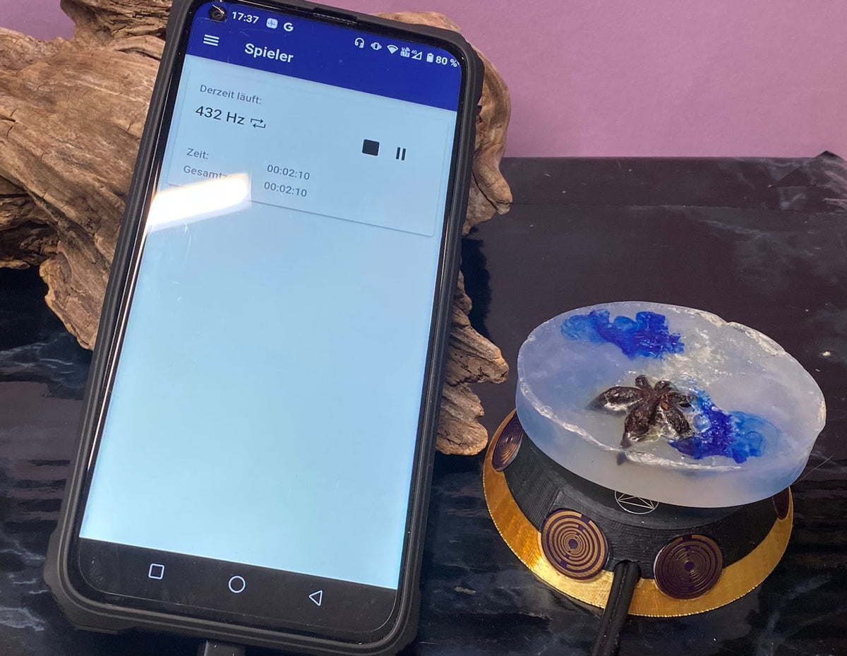 50 mm VibraNex UFO – 2-farbig, Oberflächensymbolik zinnlegiert, Füllung Tigerauge & Lapislazuli – Produktansicht 1