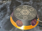 50 mm VibraNex UFO – 2-farbig, Oberflächensymbolik zinnlegiert, Füllung Tigerauge & Lapislazuli – Produktansicht 1