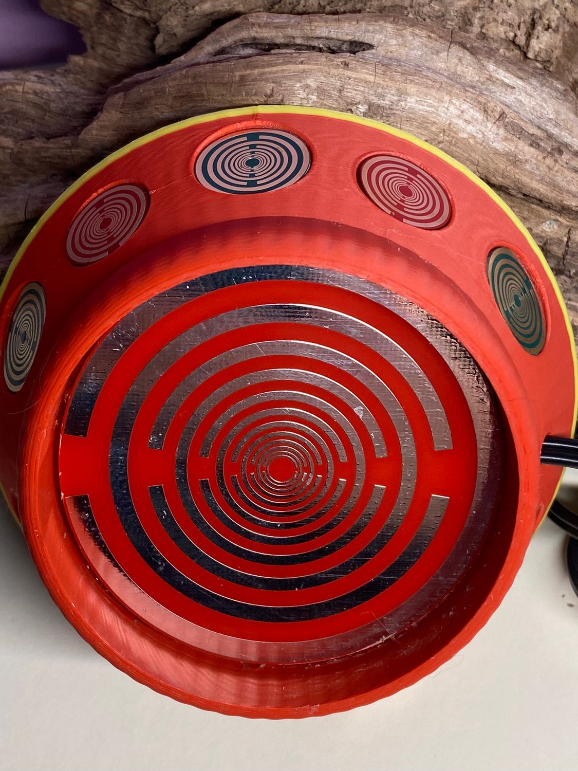 69 mm VibraNex UFO – 2-farbig, Oberflächenplatte zinnlegiert – EINZELSTÜCK – Produktansicht 1