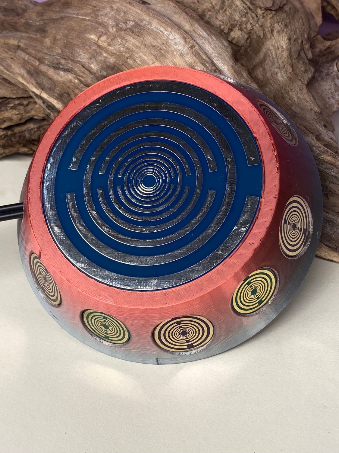 69 mm VibraNex UFO – Einhorn glänzend, Oberflächenplatte zinnlegiert – EINZELSTÜCK – Produktansicht 1