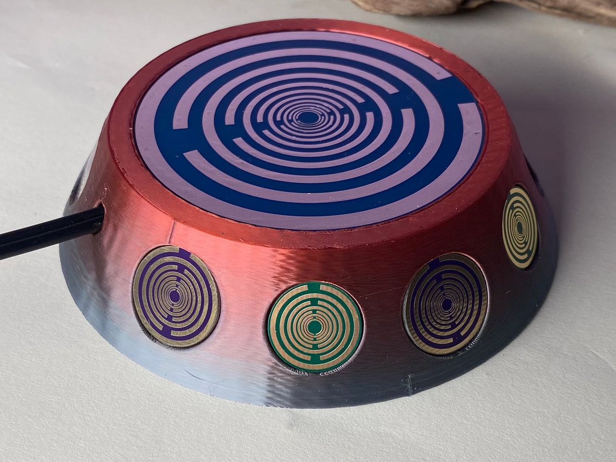 69 mm VibraNex UFO – Einhorn glänzend, Oberflächenplatte zinnlegiert – EINZELSTÜCK – Produktansicht 1