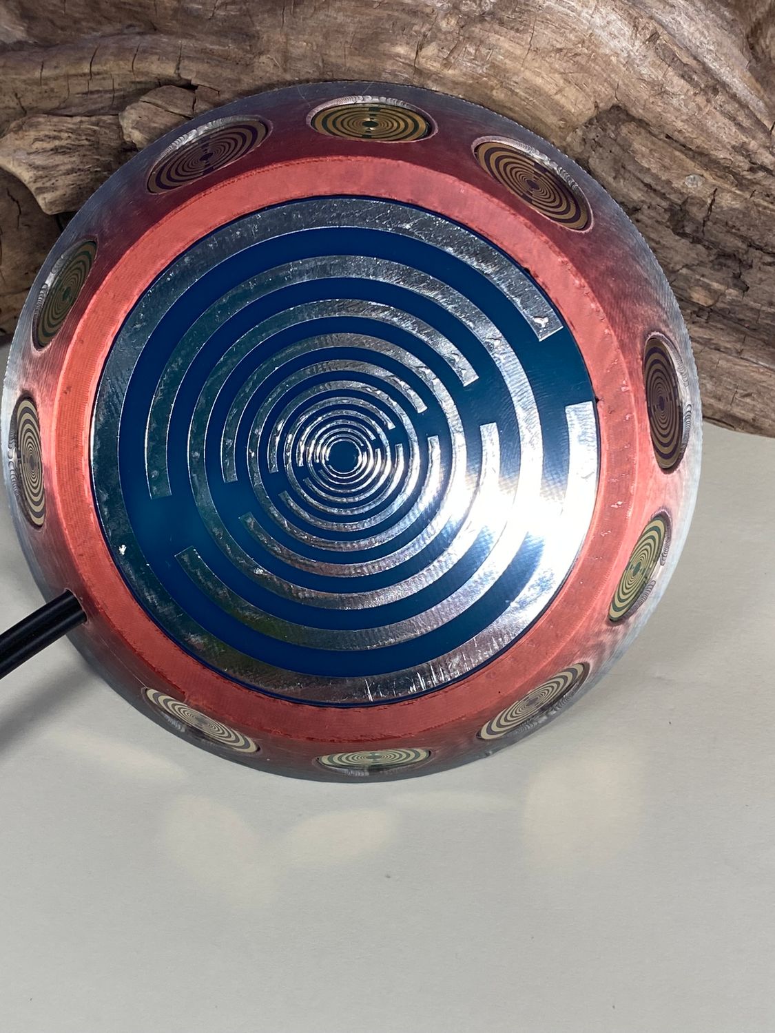 69 mm VibraNex UFO – Einhorn glänzend, Oberflächenplatte zinnlegiert – EINZELSTÜCK – Produktansicht 1