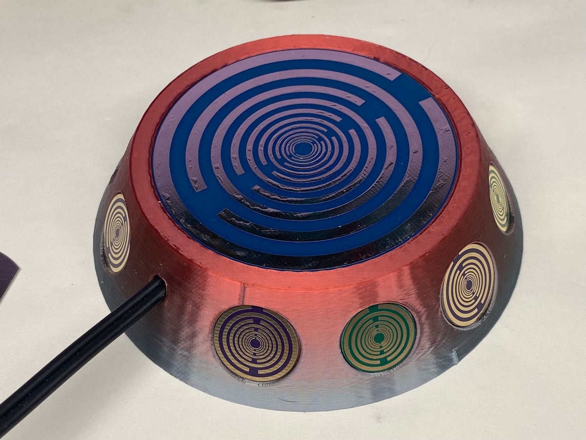 69 mm VibraNex UFO – Einhorn glänzend, Oberflächenplatte zinnlegiert – EINZELSTÜCK – Produktansicht 1