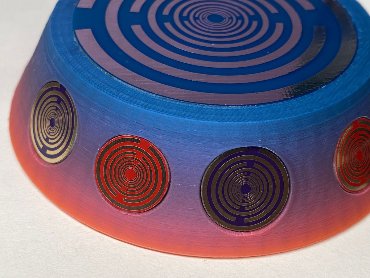 69 mm VibraNex UFO – Einhorn matt, Oberflächenplatte zinnlegiert – EINZELSTÜCK – Produktansicht 1