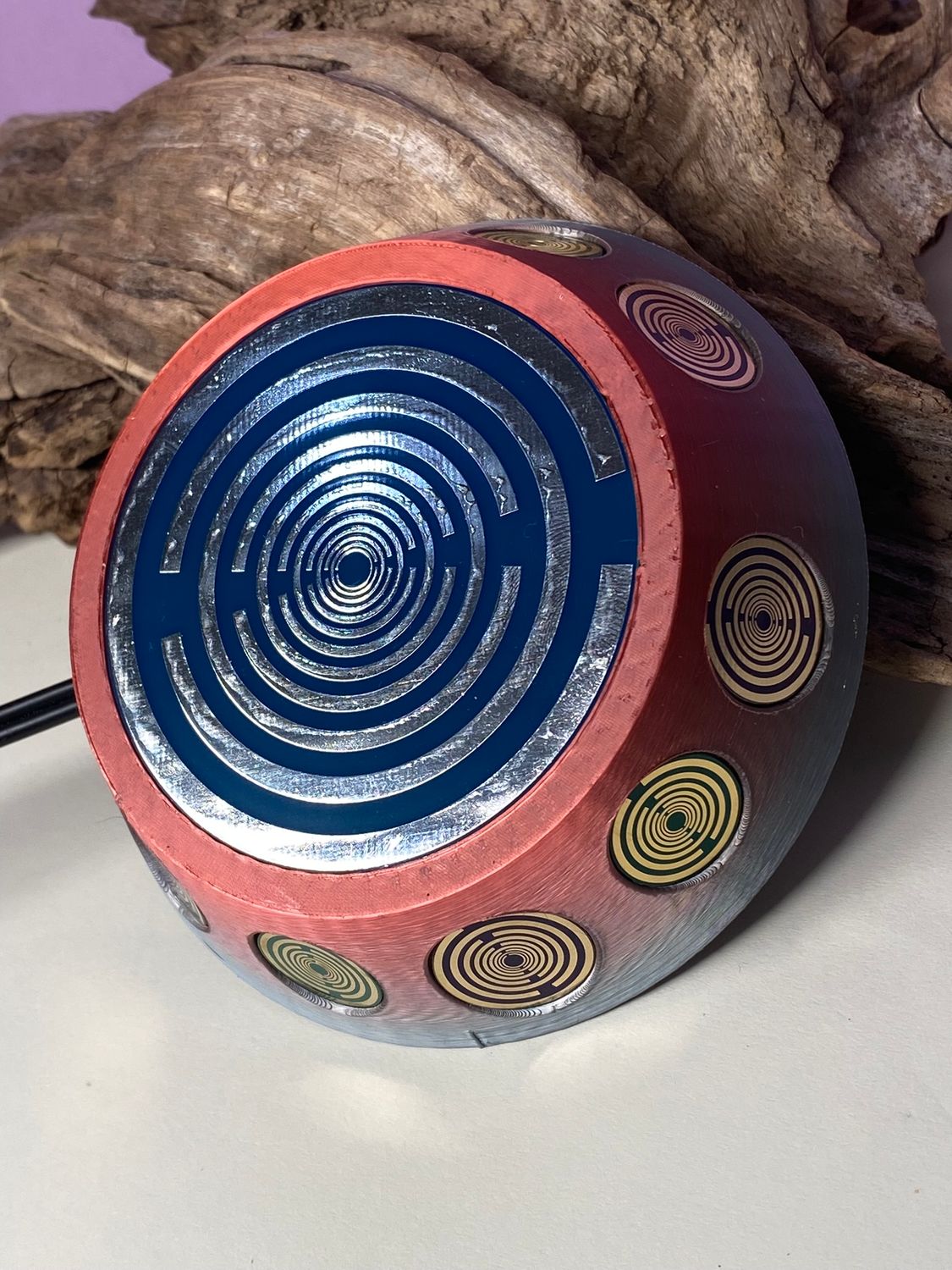 69 mm VibraNex UFO – Einhorn glänzend, Oberflächenplatte zinnlegiert – EINZELSTÜCK – Produktansicht 1
