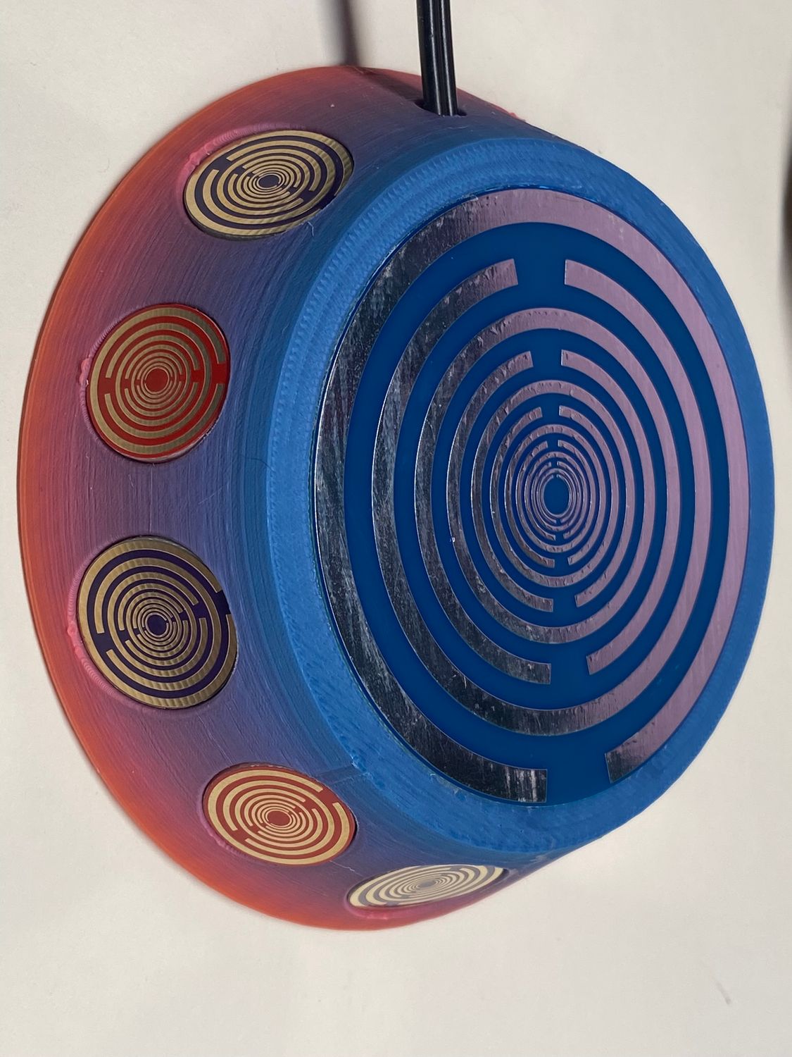 69 mm VibraNex UFO – Einhorn matt, Oberflächenplatte zinnlegiert – EINZELSTÜCK – Produktansicht 1