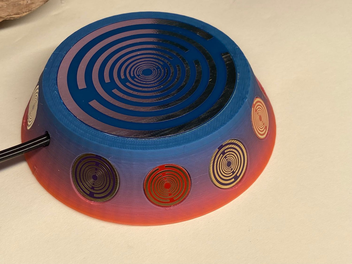 69 mm VibraNex UFO – Einhorn matt, Oberflächenplatte zinnlegiert – EINZELSTÜCK – Produktansicht 1