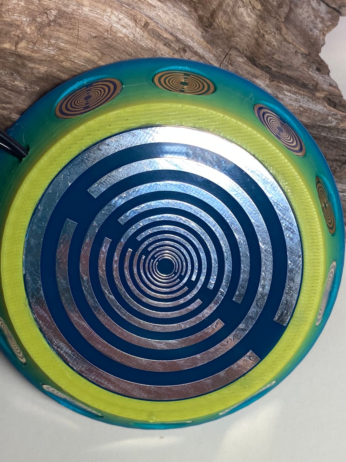 69 mm VibraNex UFO – Einhorn matt, Oberflächenplatte zinnlegiert – EINZELSTÜCK – Produktansicht 1