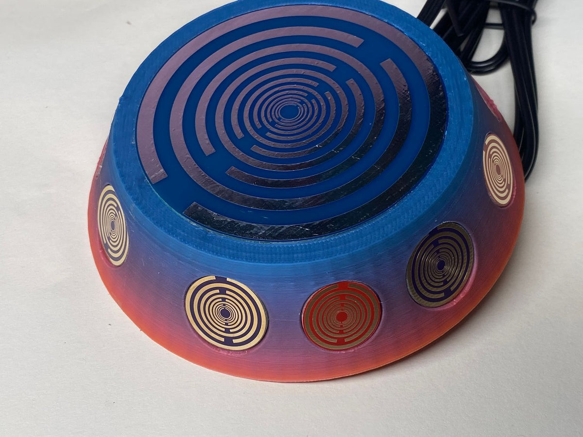 69 mm VibraNex UFO – Einhorn matt, Oberflächenplatte zinnlegiert – EINZELSTÜCK – Produktansicht 1