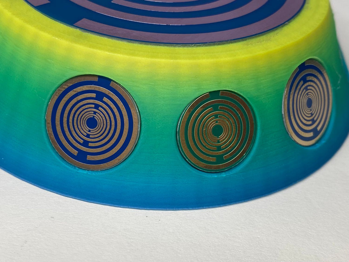 69 mm VibraNex UFO – Einhorn matt, Oberflächenplatte zinnlegiert – EINZELSTÜCK – Produktansicht 1