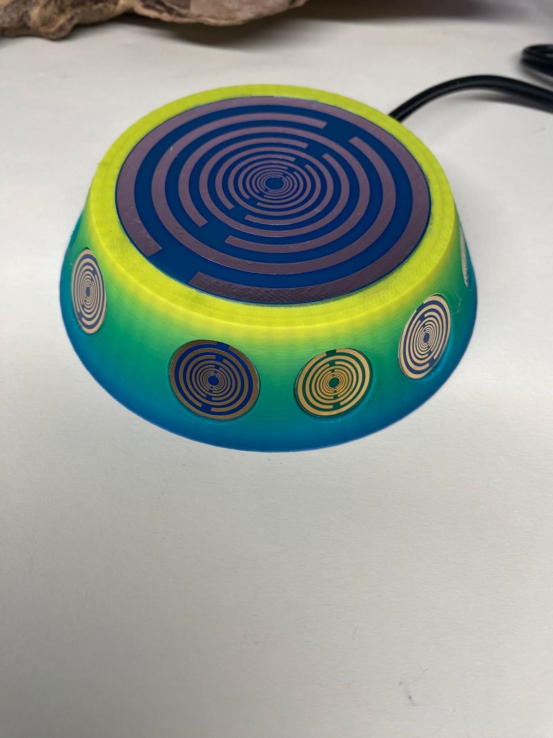 69 mm VibraNex UFO – Einhorn matt, Oberflächenplatte zinnlegiert – EINZELSTÜCK – Produktansicht 1