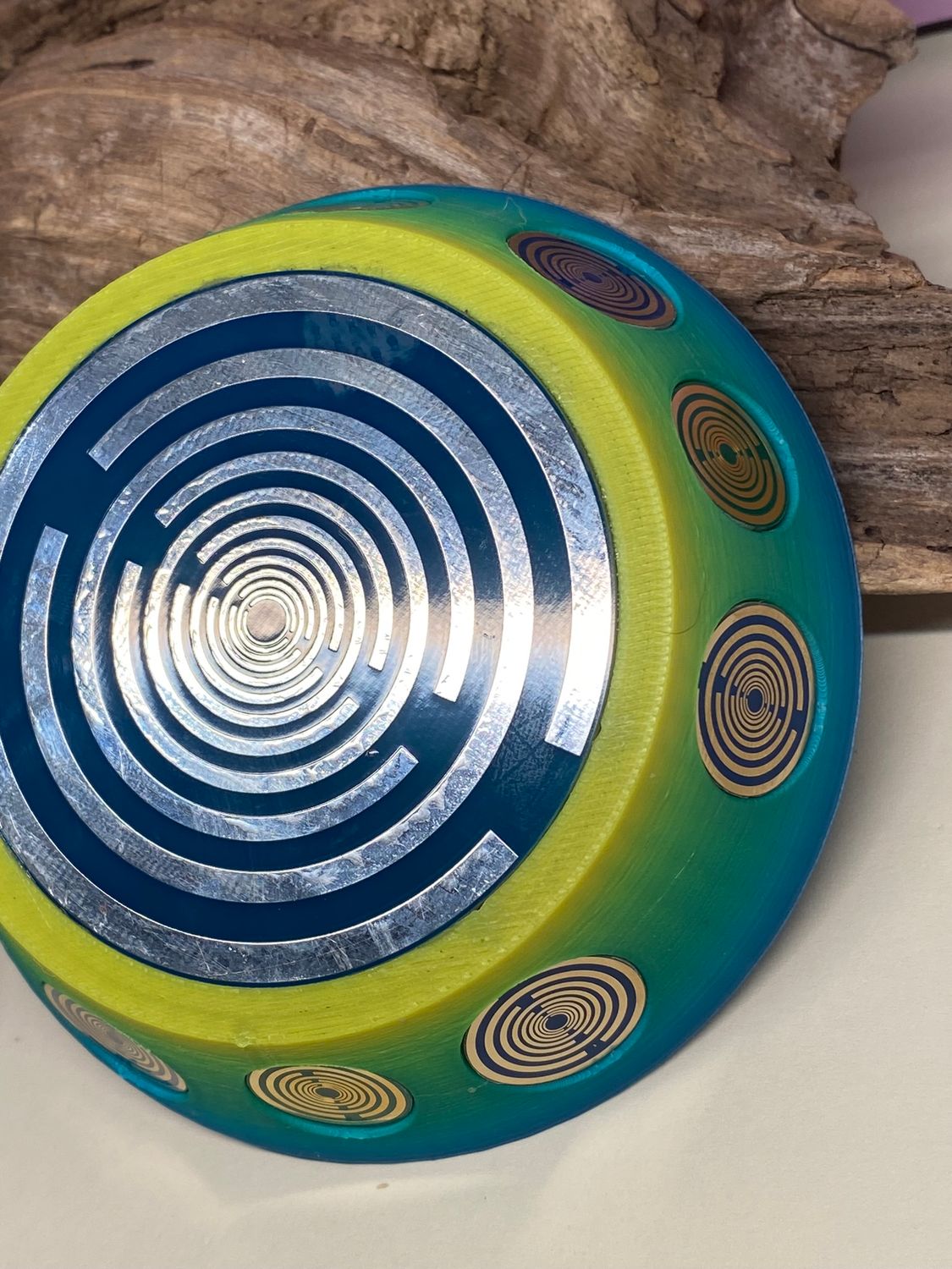 69 mm VibraNex UFO – Einhorn matt, Oberflächenplatte zinnlegiert – EINZELSTÜCK – Produktansicht 1