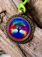 Amulett – bronzefarben, Baum des Lebens, Disc in regenbogenfarbend 25 mm – Produktansicht 1