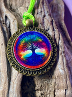 Amulett – bronzefarben, Baum des Lebens, Disc in regenbogenfarbend 25 mm – Produktansicht 1