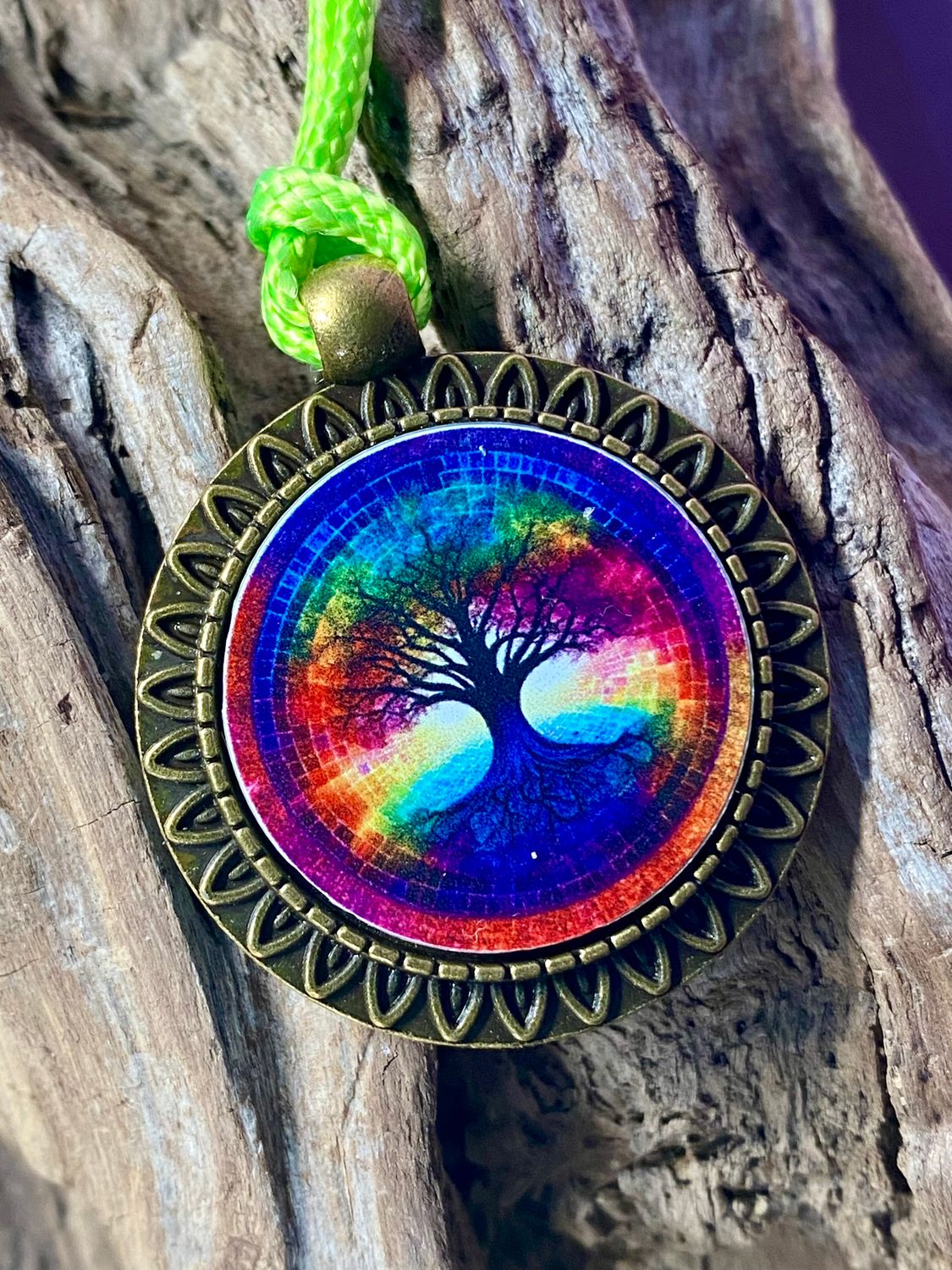 Amulett – bronzefarben, Baum des Lebens, Disc in regenbogenfarbend 25 mm – Produktansicht 1
