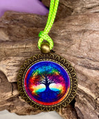 Amulett – bronzefarben, Baum des Lebens, Disc in regenbogenfarbend 25 mm – Produktansicht 1