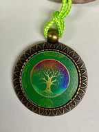 Amulett – bronzefarben, Baum des Lebens, Disc in regenbogenfarbend 25 mm – Produktansicht 1