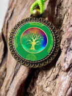 Amulett – bronzefarben, Baum des Lebens, Disc in regenbogenfarbend 25 mm – Produktansicht 1