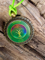 Amulett – bronzefarben, Baum des Lebens, Disc in regenbogenfarbend 25 mm – Produktansicht 1