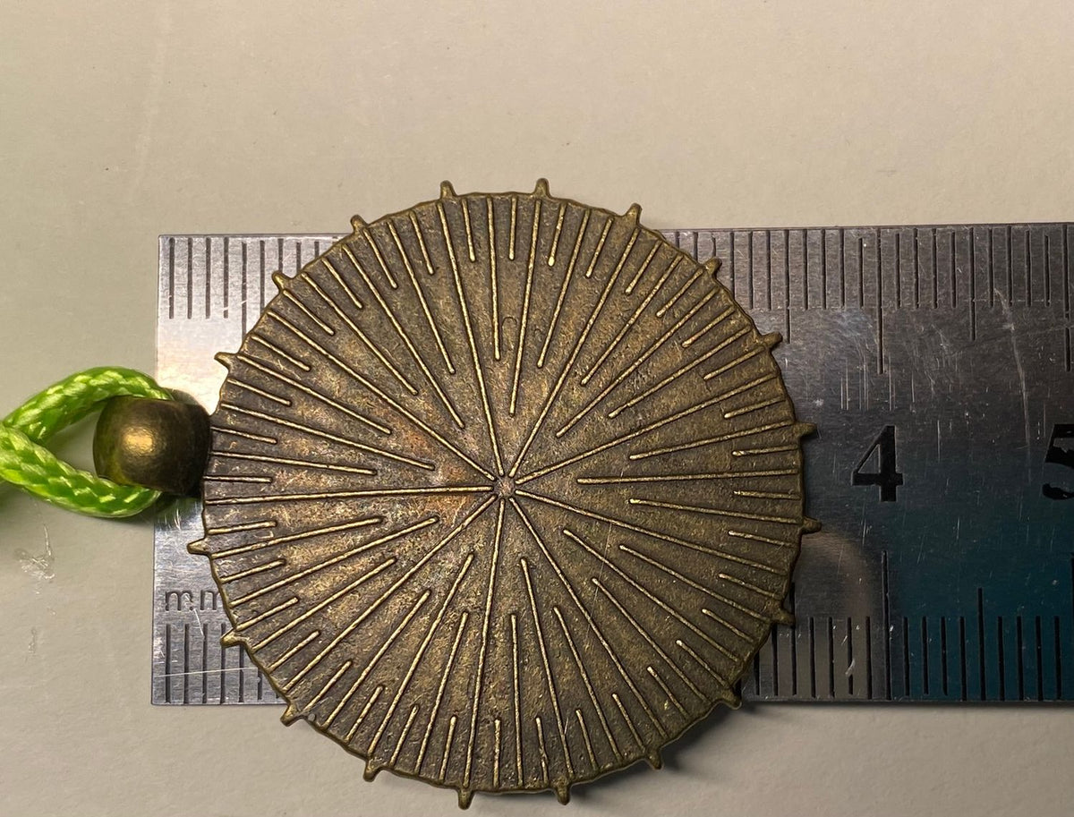 Amulett – bronzefarben, Sonne Mond Himmel, Disc in regenbogenfarbend 25 mm – Produktansicht 1