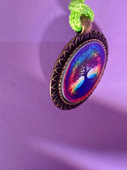 Amulett – bronzefarben, Baum des Lebens, Disc in regenbogenfarbend 25 mm – Produktansicht 1