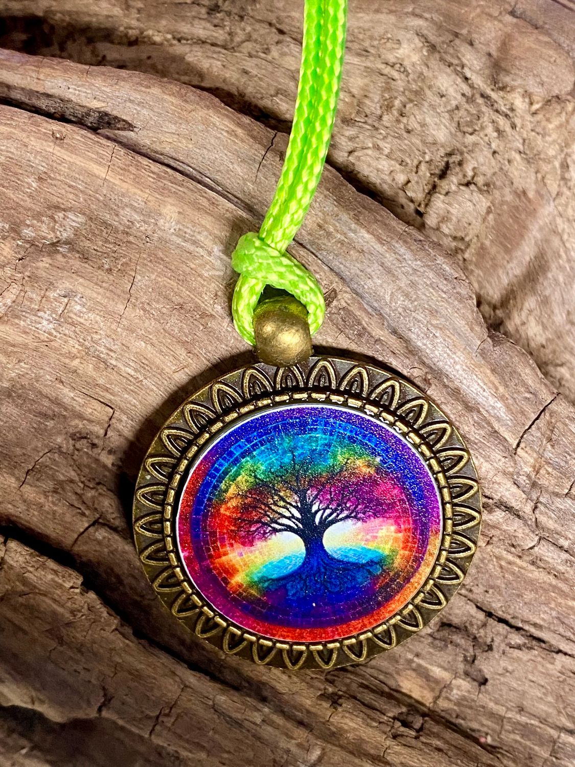 Amulett – bronzefarben, Baum des Lebens, Disc in regenbogenfarbend 25 mm – Produktansicht 1