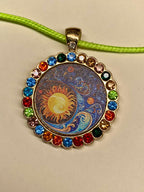 Amulett Glamour – Strassteine, Sonne – Mond – Sterne – Produktansicht 1