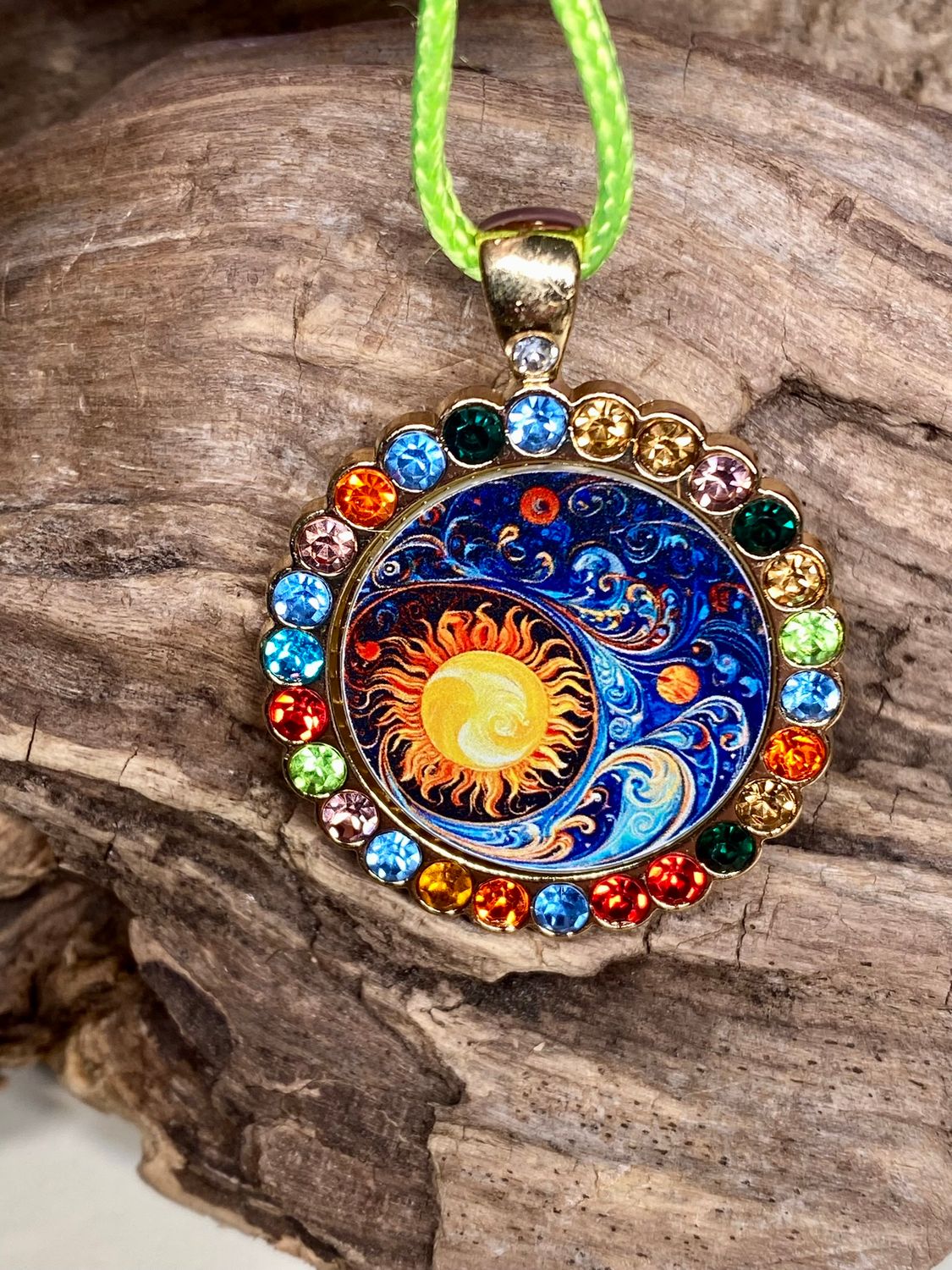 Amulett Glamour – Strassteine, Sonne – Mond – Sterne – Produktansicht 1
