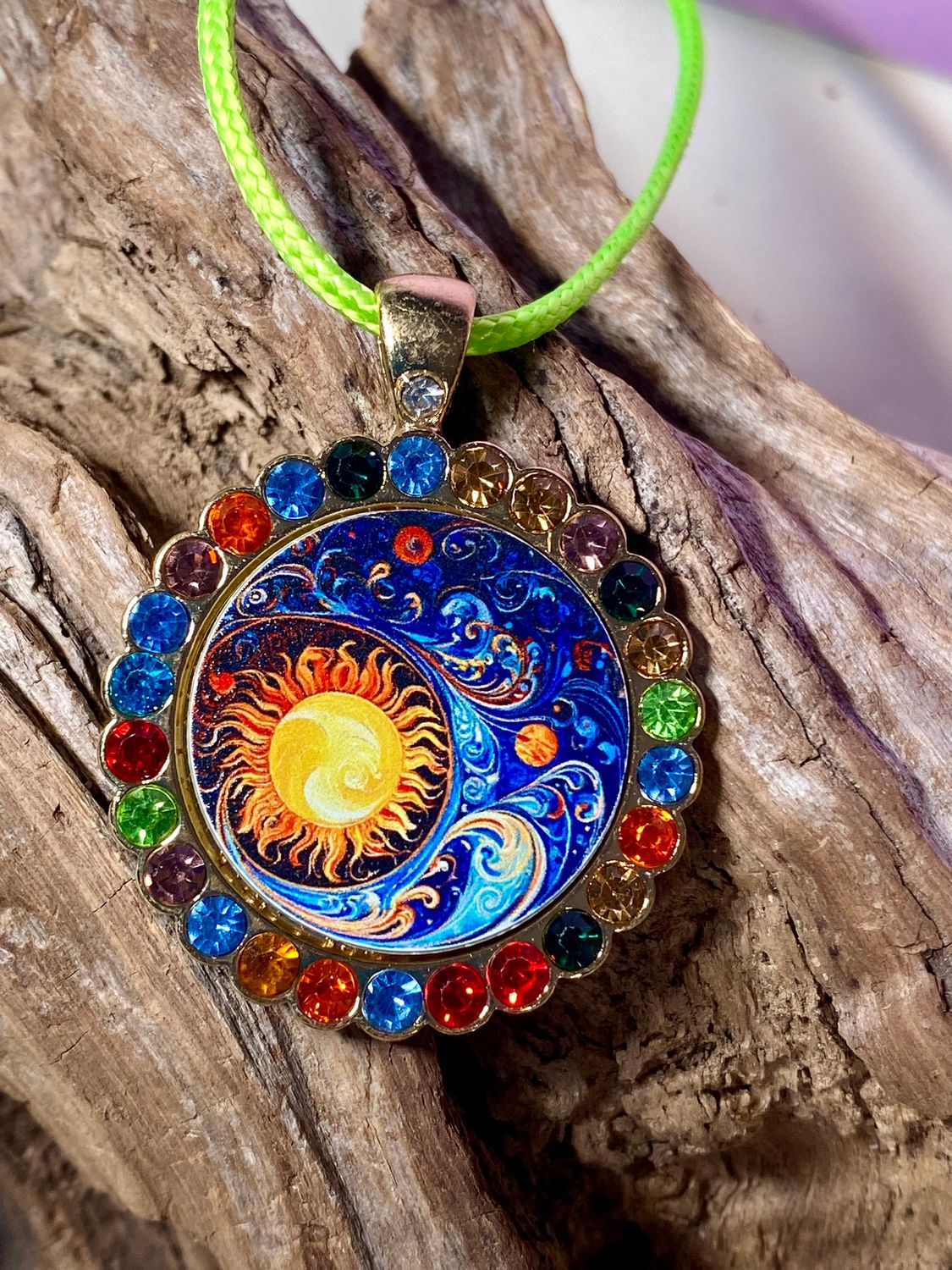 Amulett Glamour – Strassteine, Sonne – Mond – Sterne – Produktansicht 1