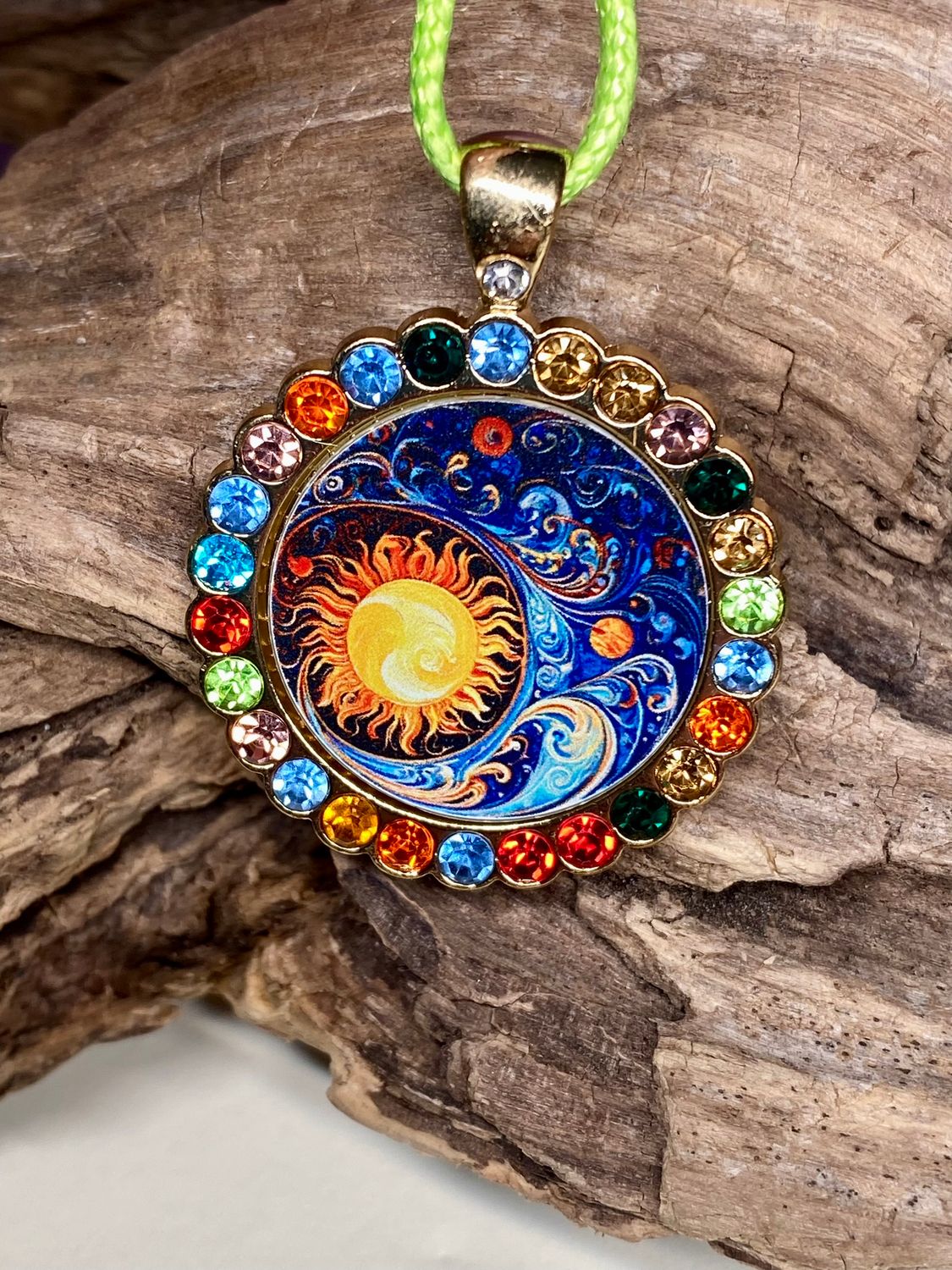 Amulett Glamour – Strassteine, Sonne – Mond – Sterne – Produktansicht 1