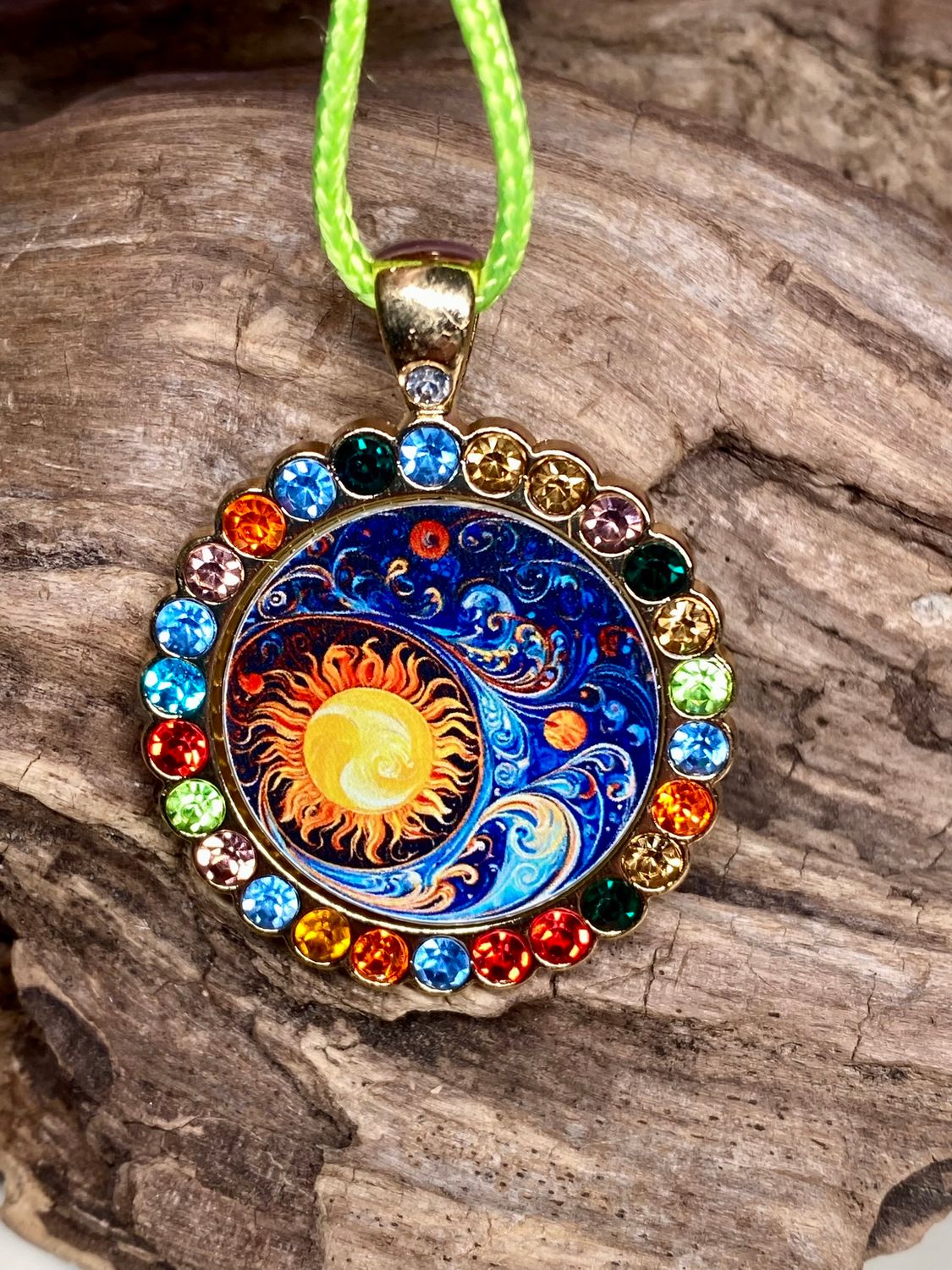 Amulett Glamour – Strassteine, Sonne – Mond – Sterne – Produktansicht 1