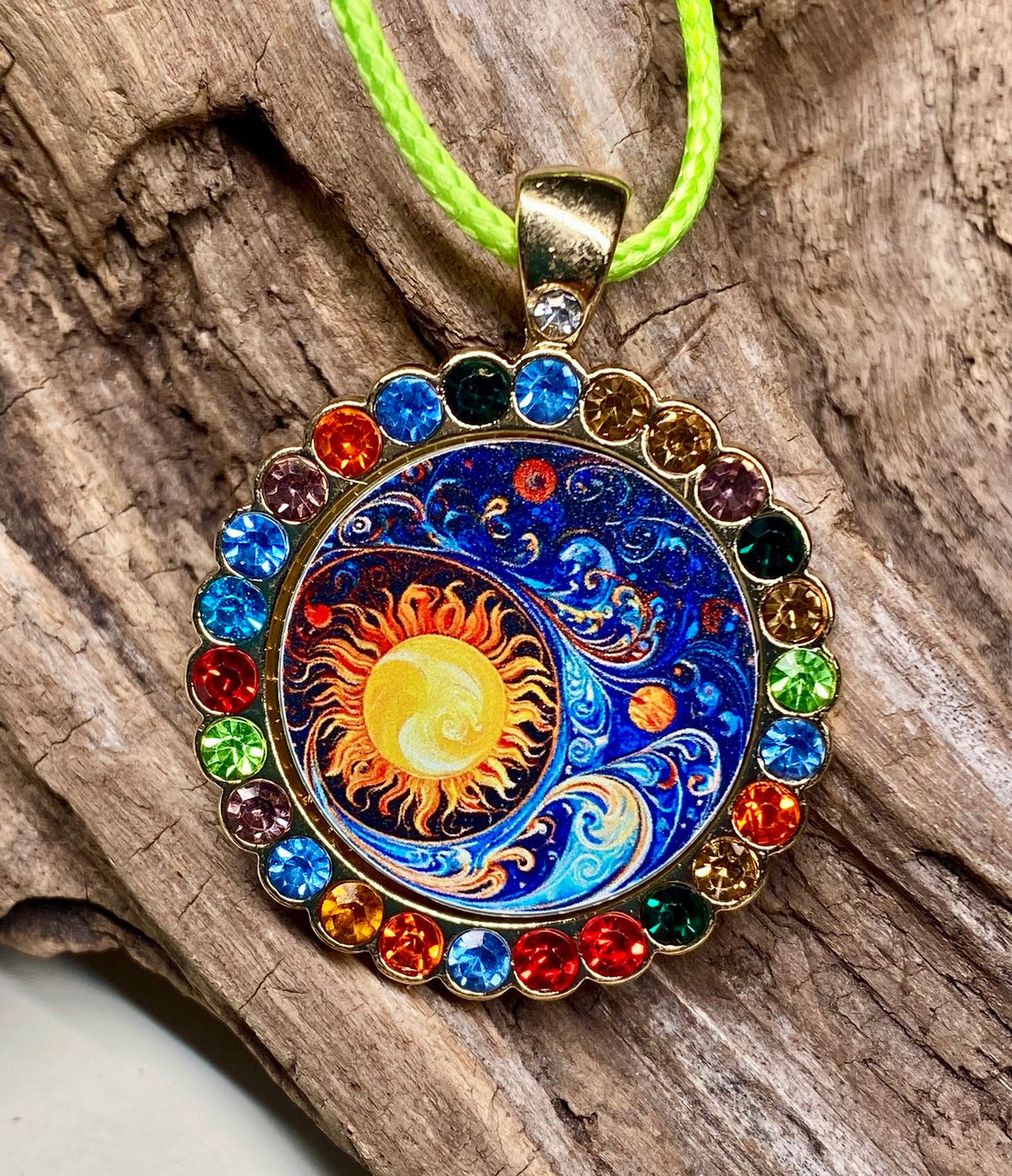 Amulett Glamour – Strassteine, Sonne – Mond – Sterne – Produktansicht 1