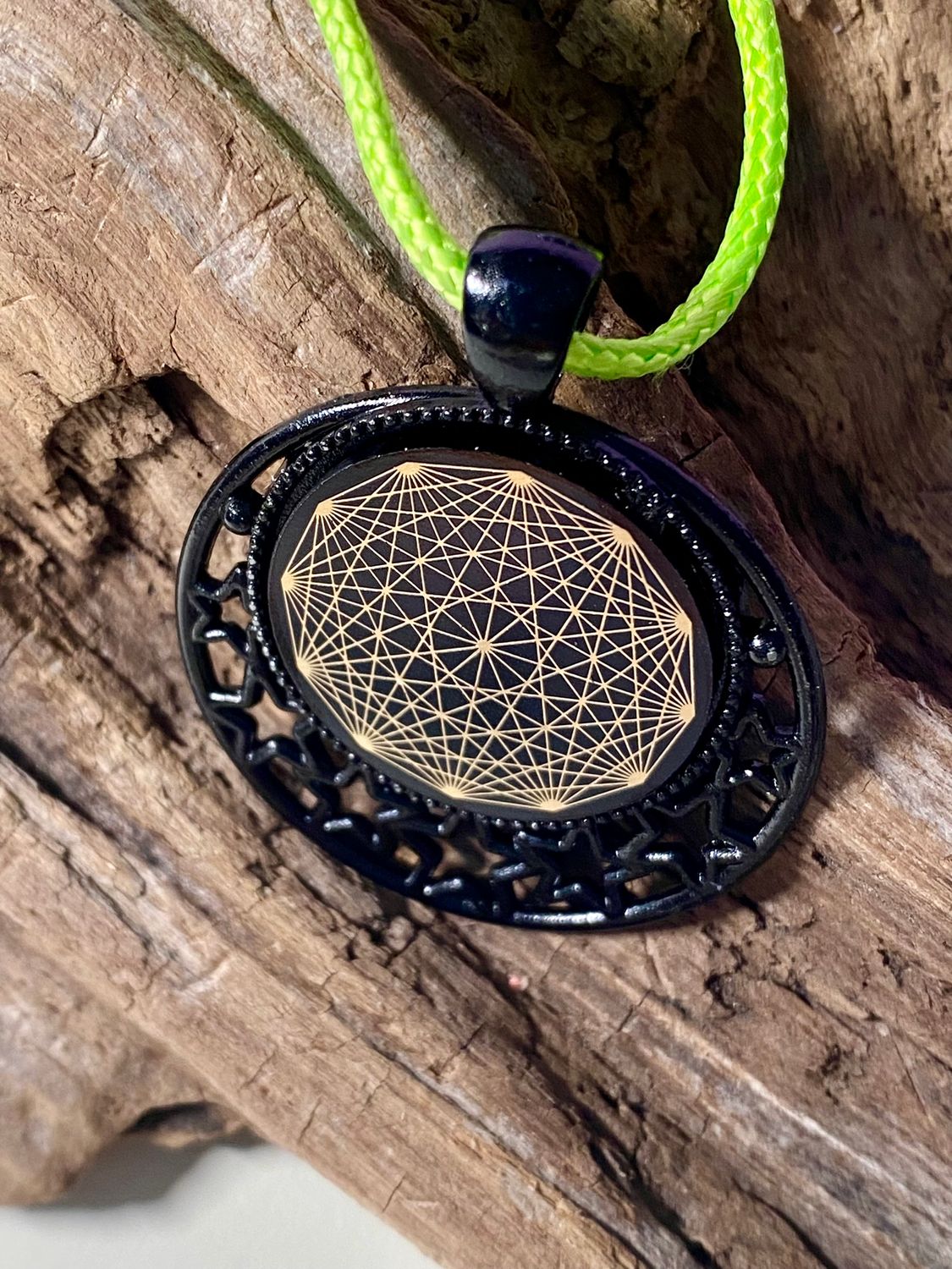 Amulett – schwarz, Dodecagram, Disc in schwarz, 25 mm, goldlegiert, kupferunterlegt – Produktansicht 1